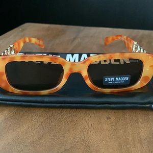 Steve Madden rectangular tortoise frame sunglasses